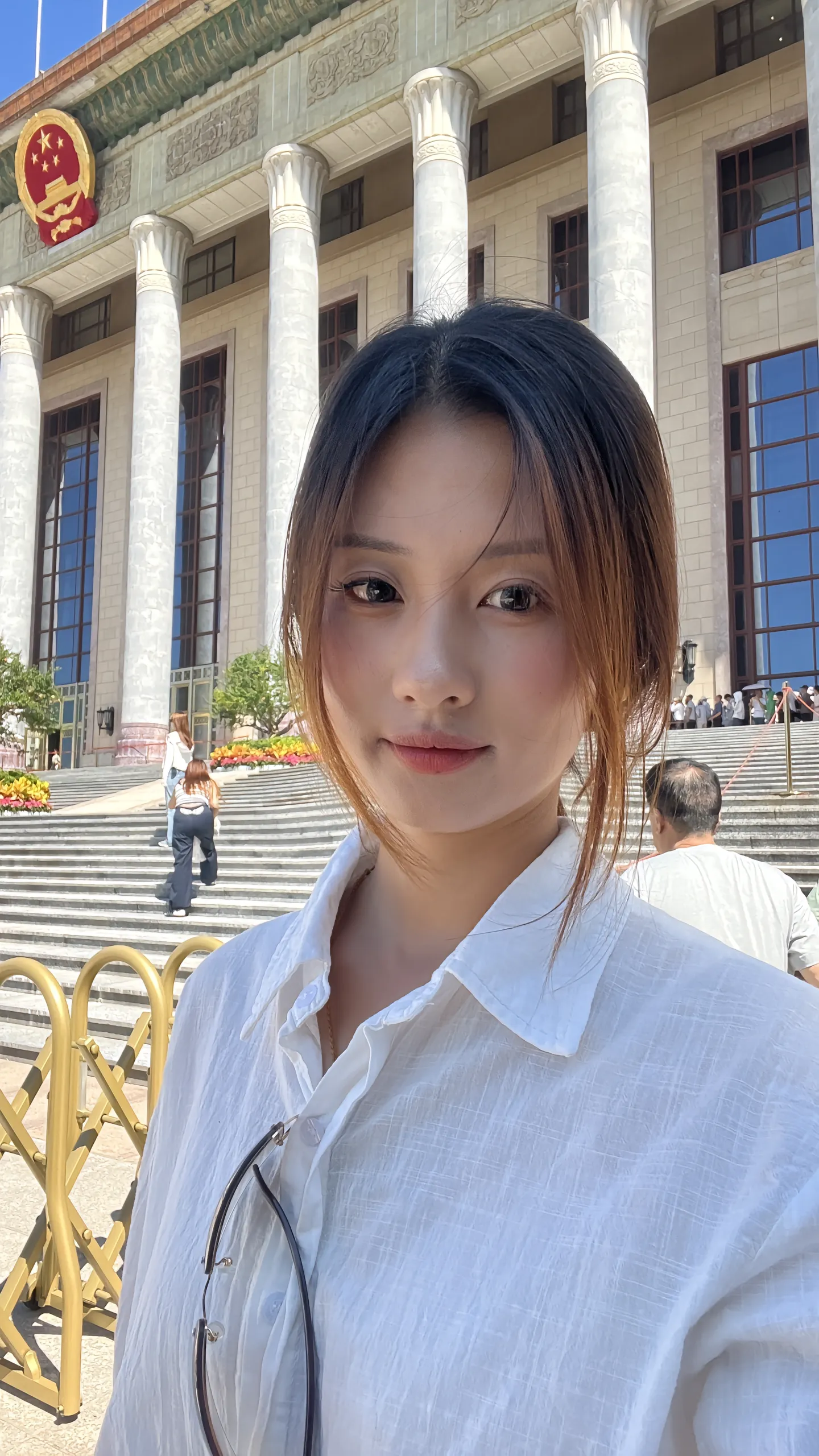 另外，你能来北京吗？ 我沉默了 ， 她以为我不想去。