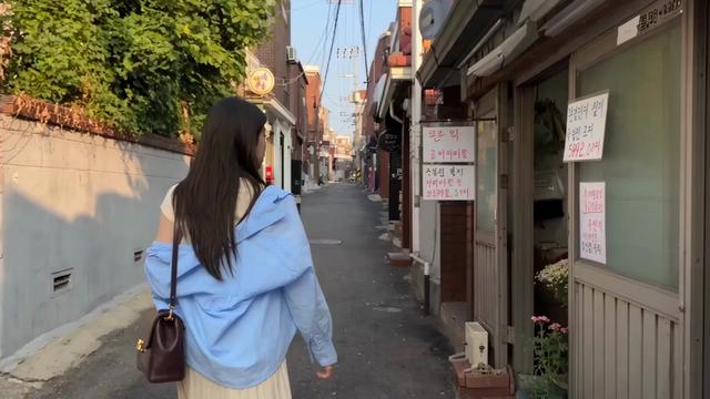 Seedance 2.5 的拍摄效果已经非常接近真实生活场景 #AIGC #韩系穿搭 #短片 #氛围感